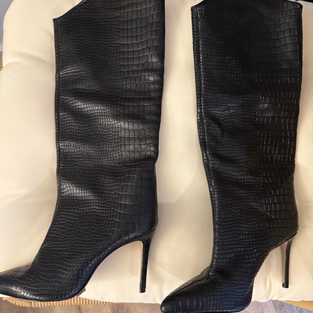 SCHUTZ Maryana Heeled boot

Black Croc-Patterned Heeled Boots